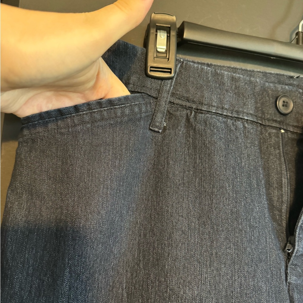 🎄5 for $20 
St. John’s Bay Dark Wash Denim Capris Size 14P - Picture 2 of 4